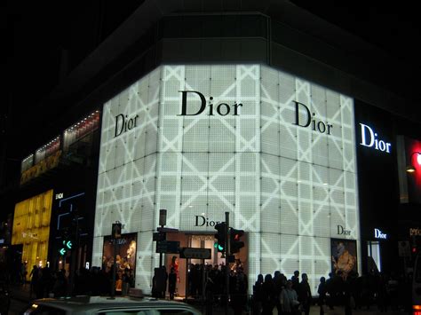 christian dior boutique hong kong.